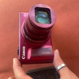 Canon Powershot Sx 720 HS in red